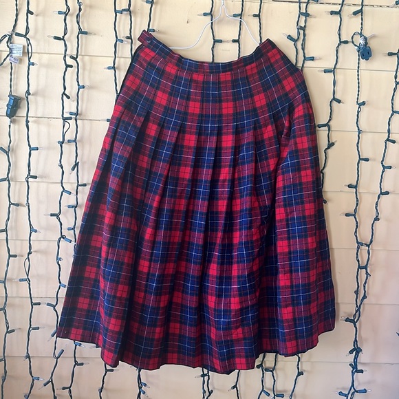 Pendleton Dresses & Skirts - vintage wool plaid Pendleton long skirted black Ladies
